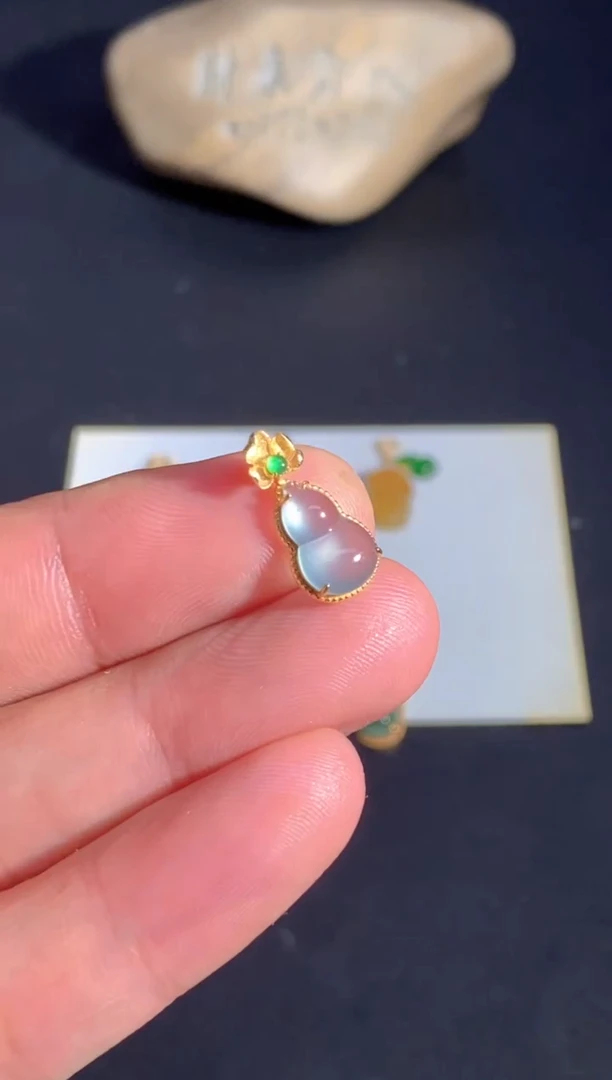 颈饰18K金镶嵌翡翠