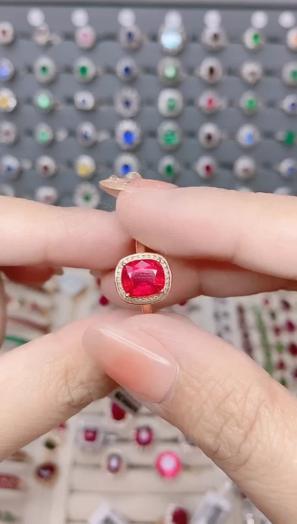 碧玺戒指18K金镶嵌碧玺.