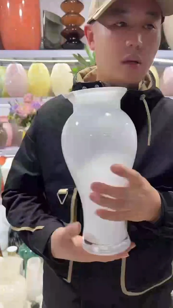 白色美人瓶微瑕介意勿拍