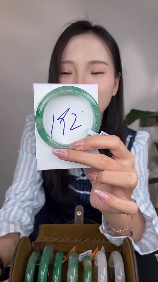 【闪购商品】石英质玉手镯未镶嵌192