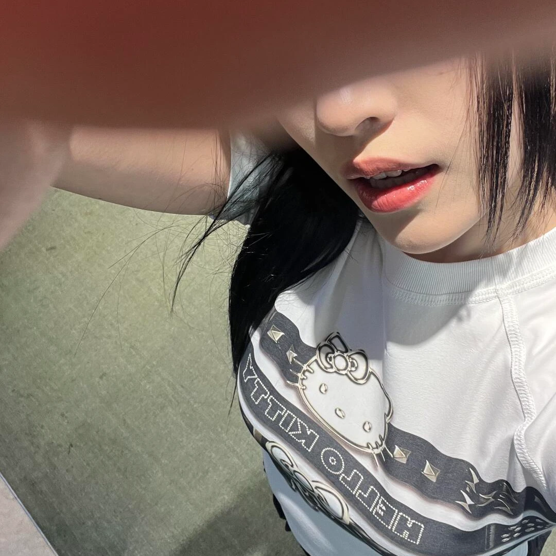 韩国ins小众趣味Kitty皮带插肩正肩短款修身高弹辣妹上衣女