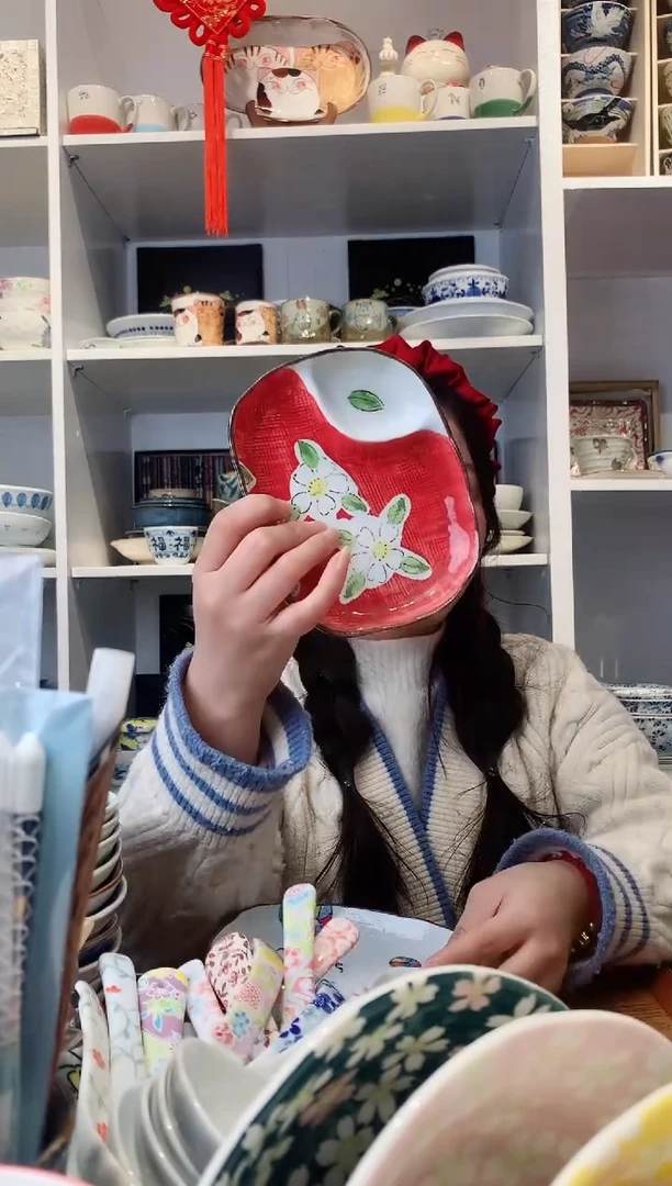 【闪购商品】钛合金红色山茶花分隔蘸料碟