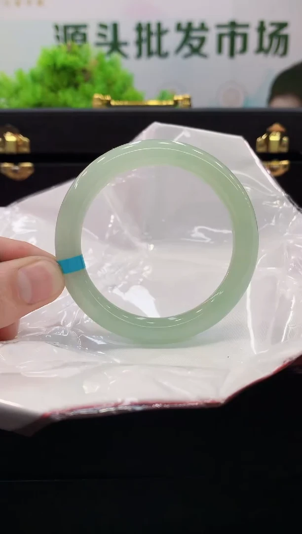 翡翠手镯未镶嵌手镯