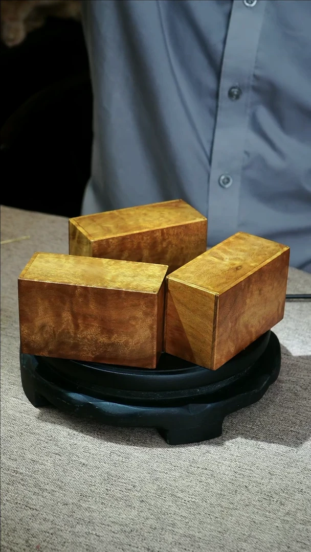 金丝楠观*金丝楠木龙胆纹牙签牙线盒