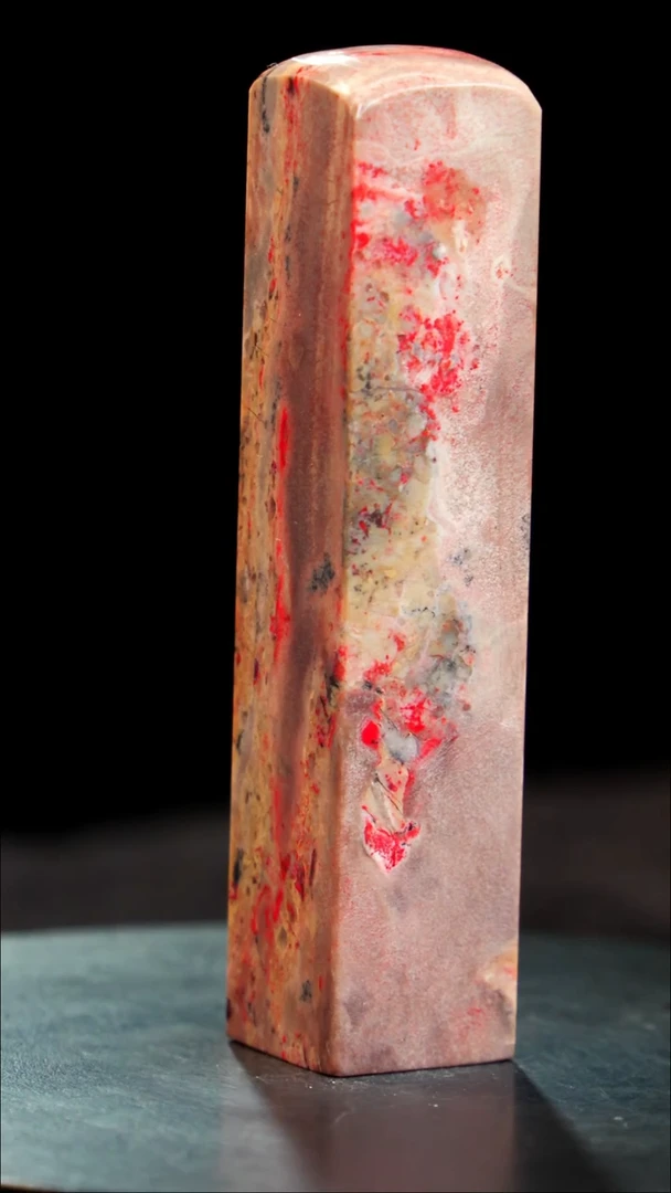 昌化石藕粉鸡血石