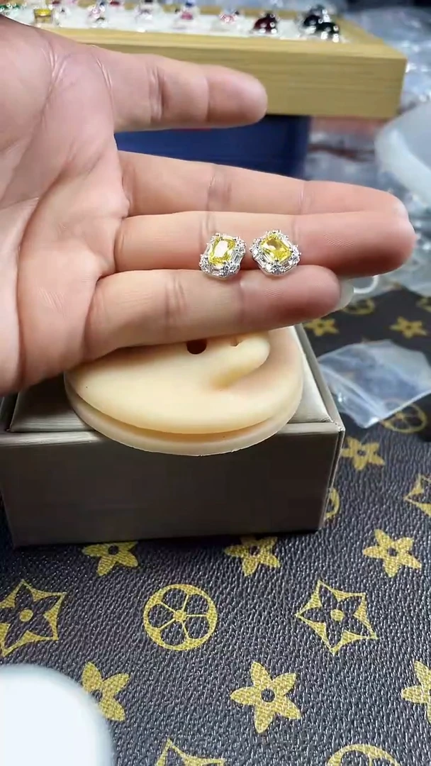 银S925镶嵌合成钻石轻奢女耳钉