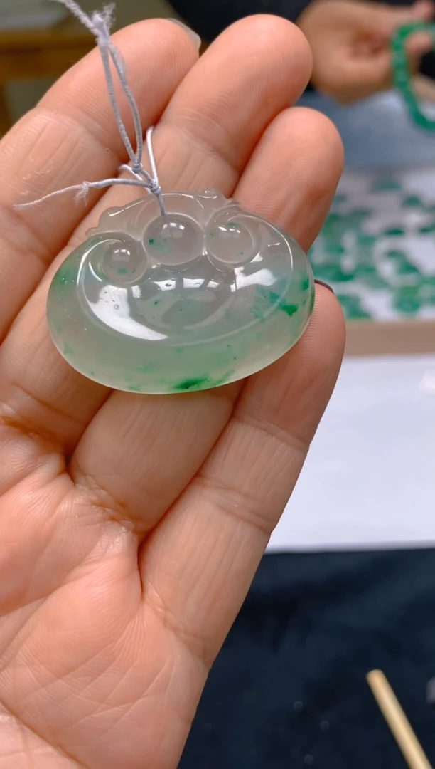 【闪购商品】石英质玉颈饰未镶嵌冰美人非洲翠A货