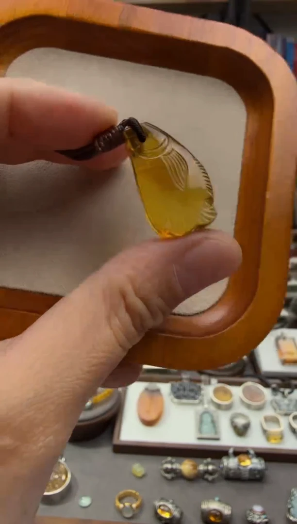 琥珀颈饰未镶嵌鱼形佩吊坠