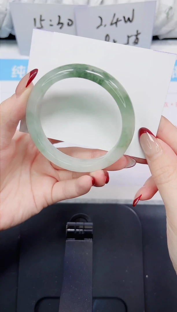 【闪购商品】石英质玉手镯未镶嵌172