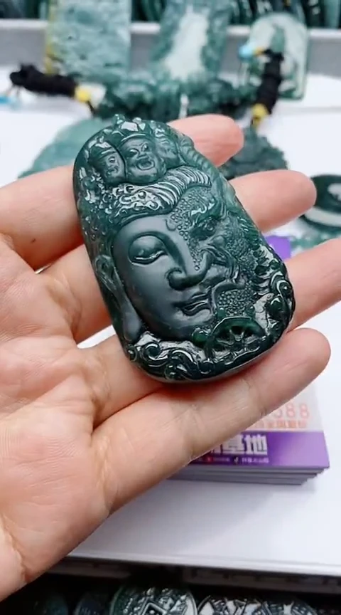 颈饰未镶嵌翡翠
