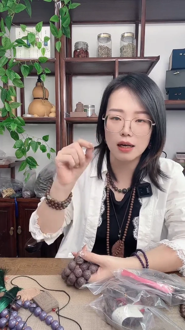 泥塑瑕疵五香丸的福字手持