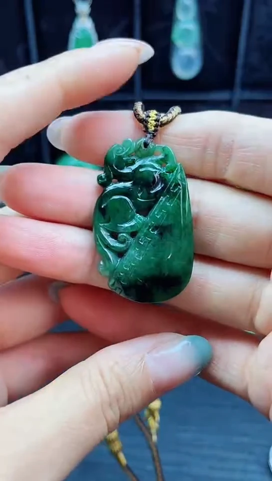 翡翠未镶嵌吊坠(赠链)吊坠