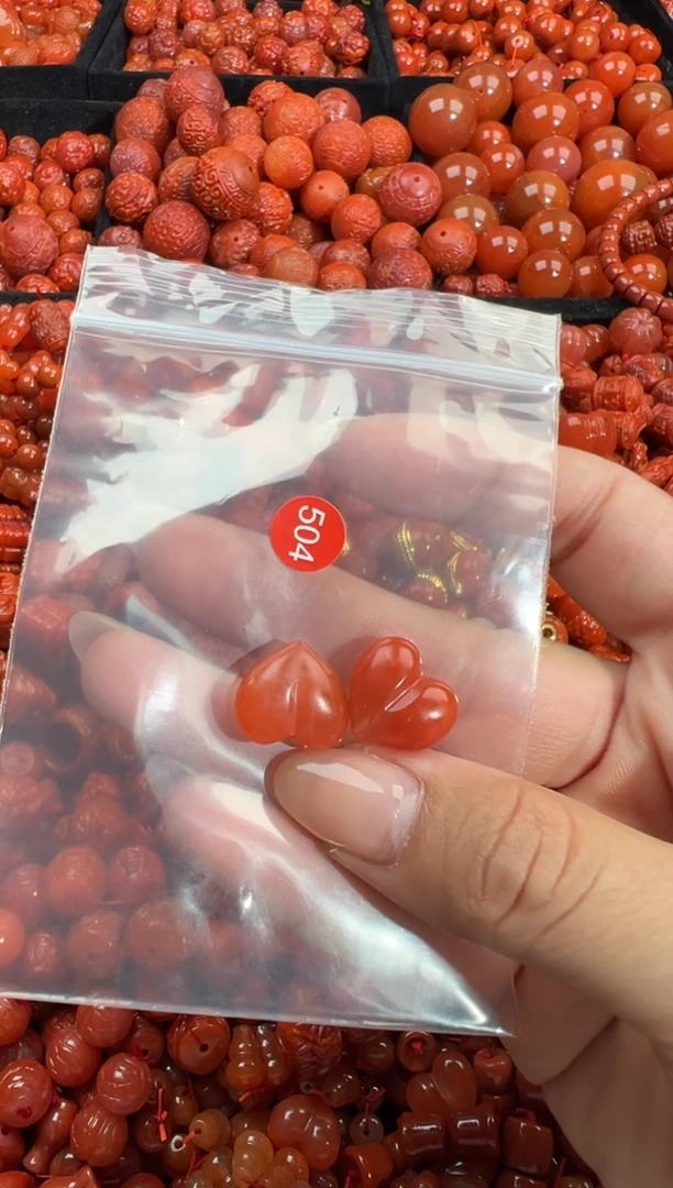 南红玛瑙未镶嵌颈饰1