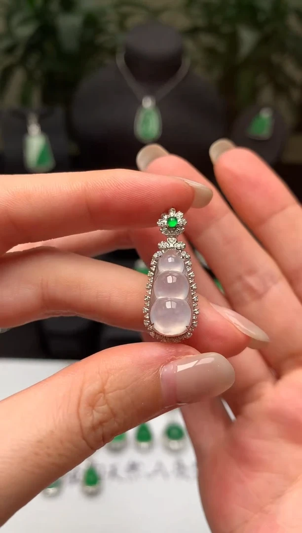 翡翠18K金镶嵌吊坠(不含链)福豆