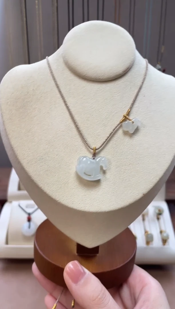 颈饰未镶嵌和田玉和田玉吊坠