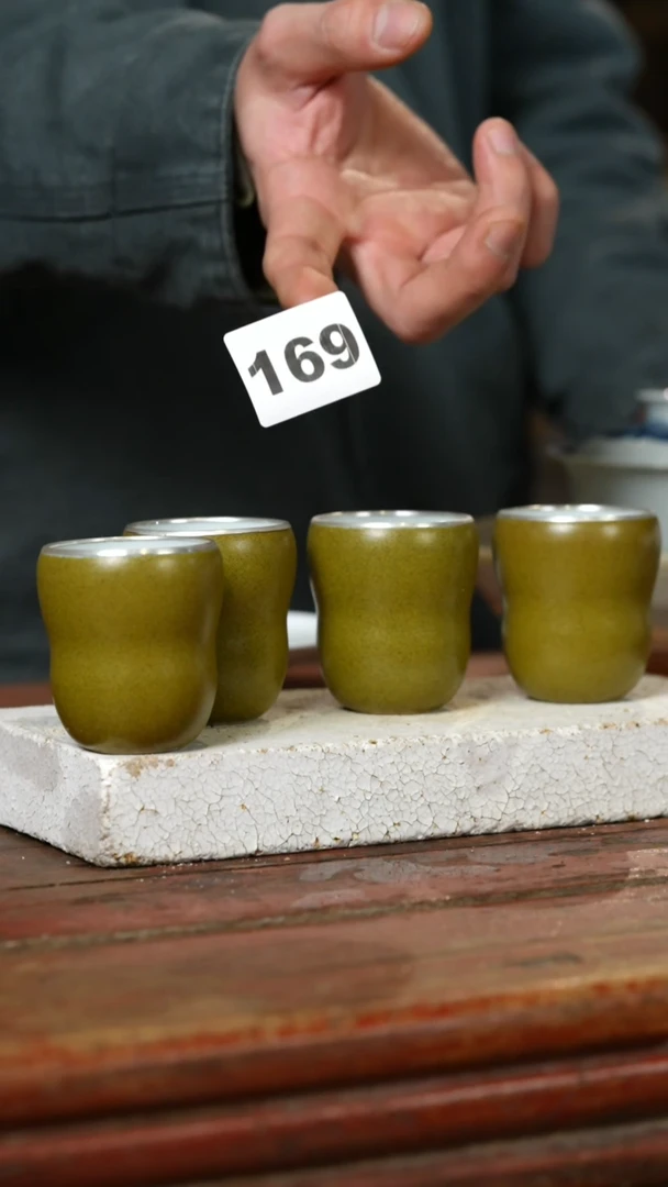 瓷片一只、标题标题标题标题