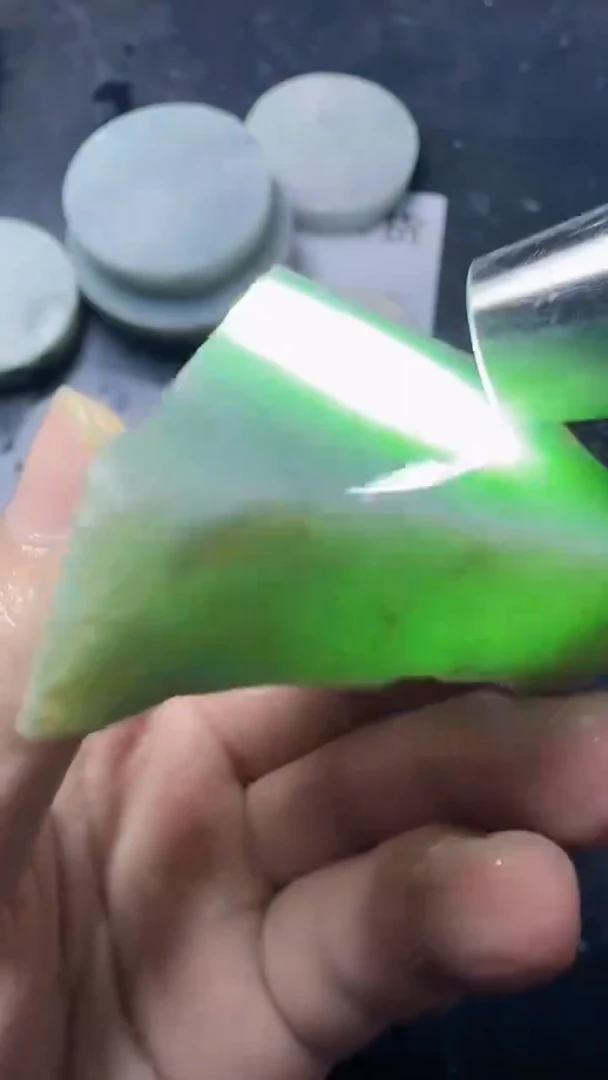 颈饰未镶嵌翡翠杯***雄231