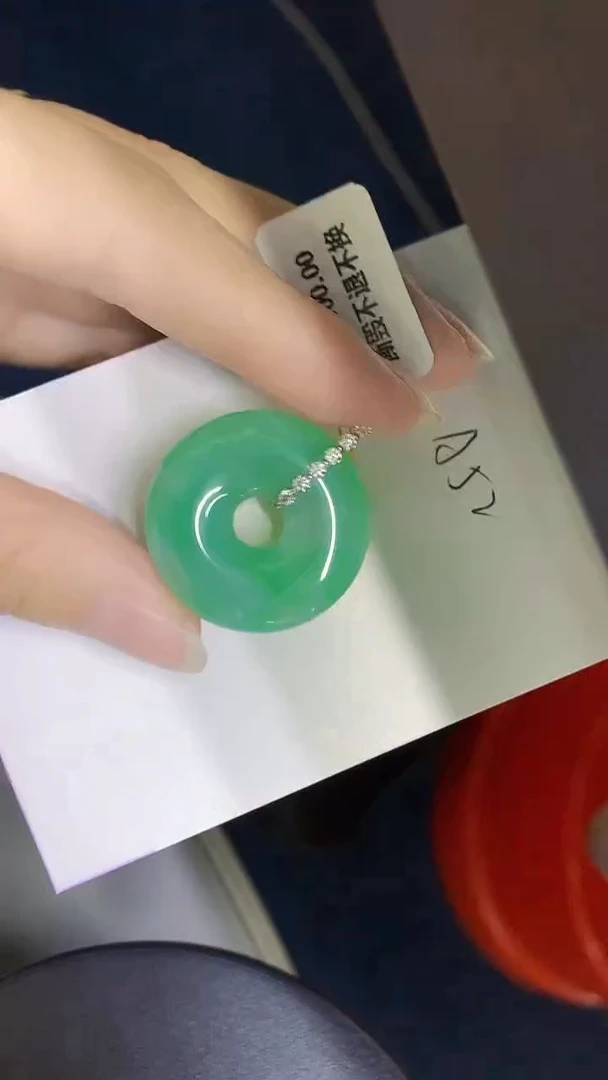 颈饰18K金镶嵌翡翠缅甸天然翡翠A货