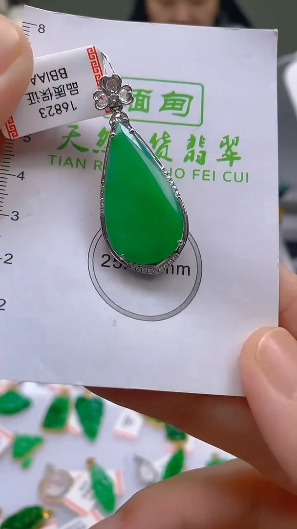 翡翠18K金镶嵌颈饰天然翡翠A货，支持复检