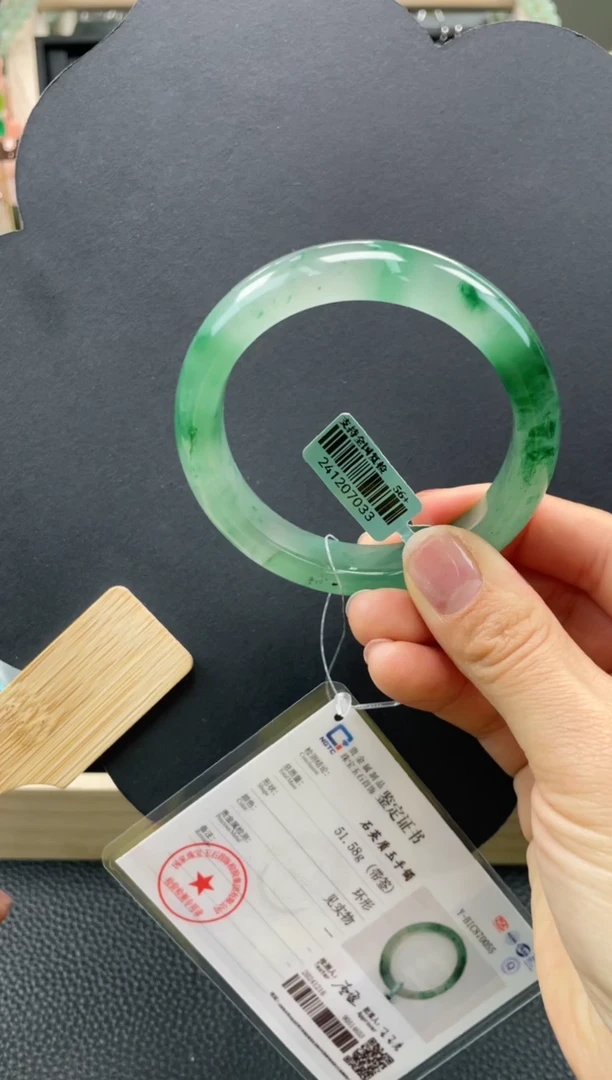 【闪购商品】石英质玉手镯未镶嵌口径56