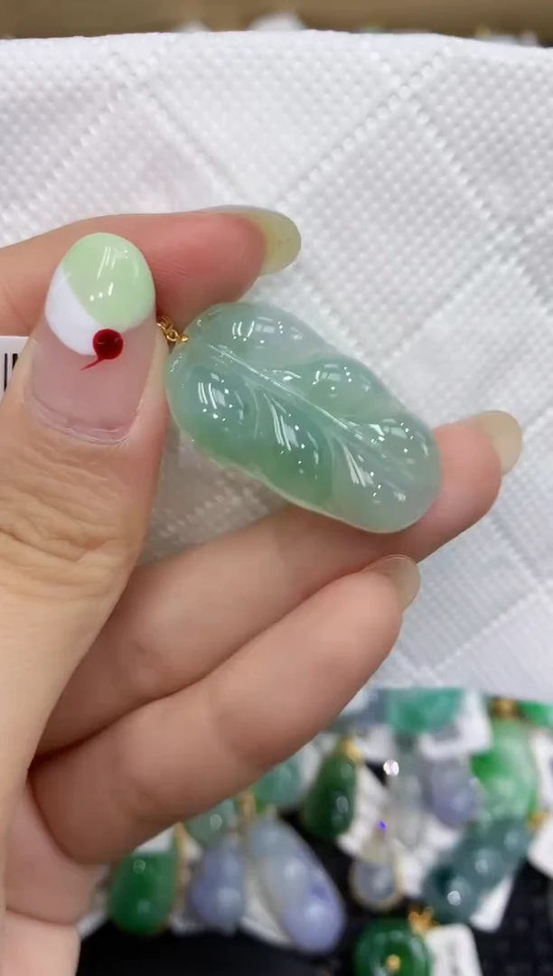 翡翠18K金镶嵌颈饰111111111111