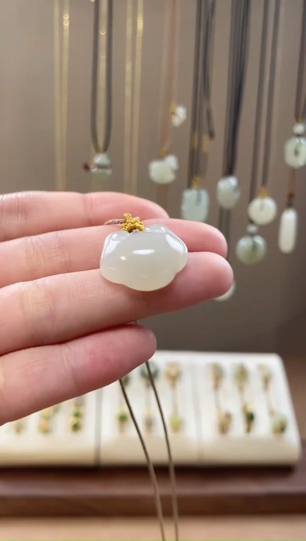 颈饰未镶嵌和田玉和田玉吊坠