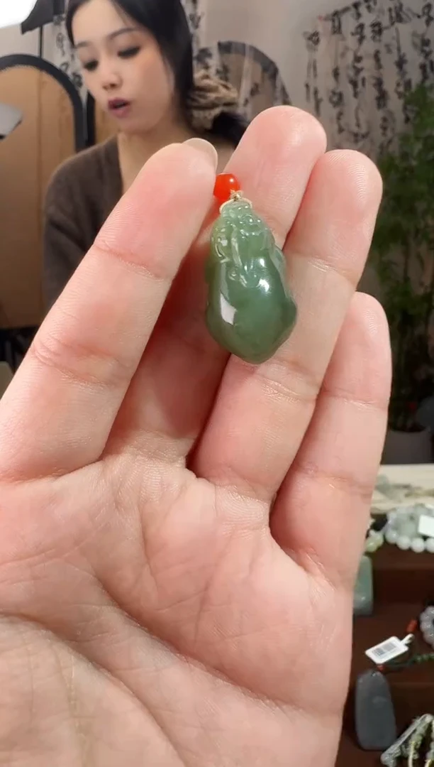 颈饰未镶嵌和田玉湖水绿貔貅