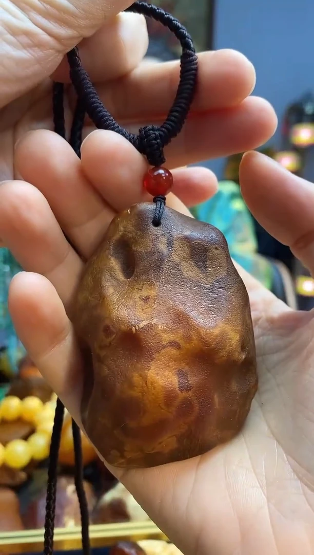 未镶嵌颈饰琥珀吊坠