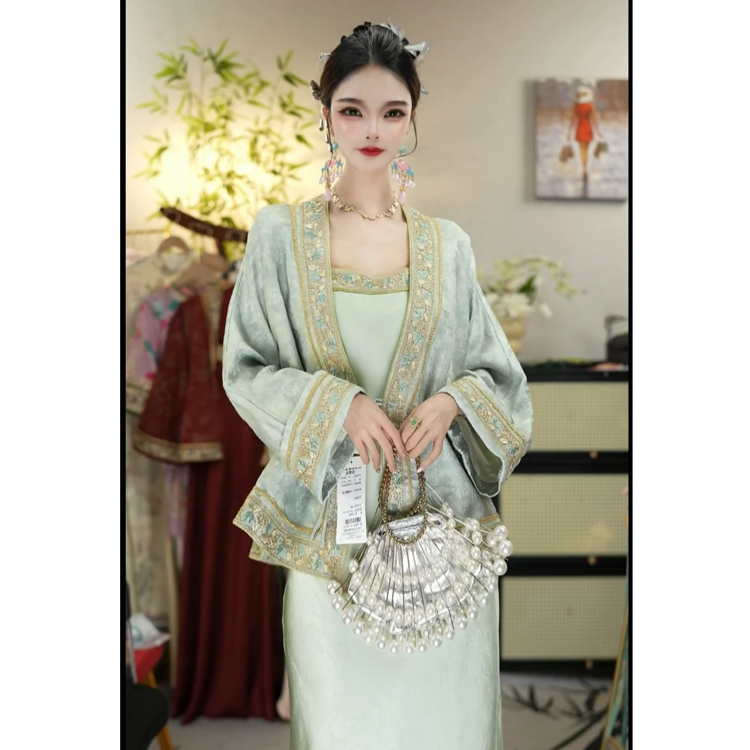 花享悦2025春季新款日常绿色重工上衣和吊带裙WW（2506+2544）