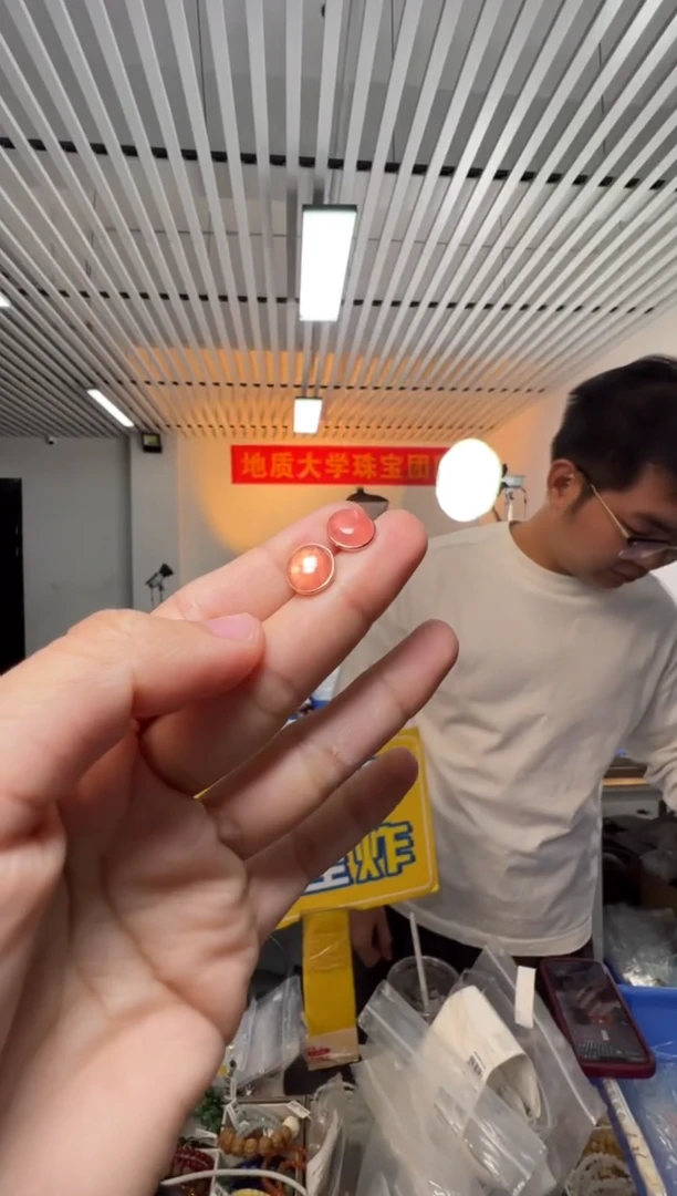 未镶嵌菱锰矿（红纹石）耳钉冰种红纹石蛋面包镶