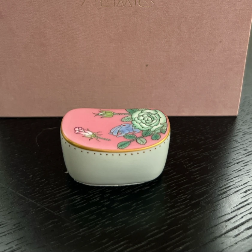 阿茶粉玫瑰兔元宝搁置