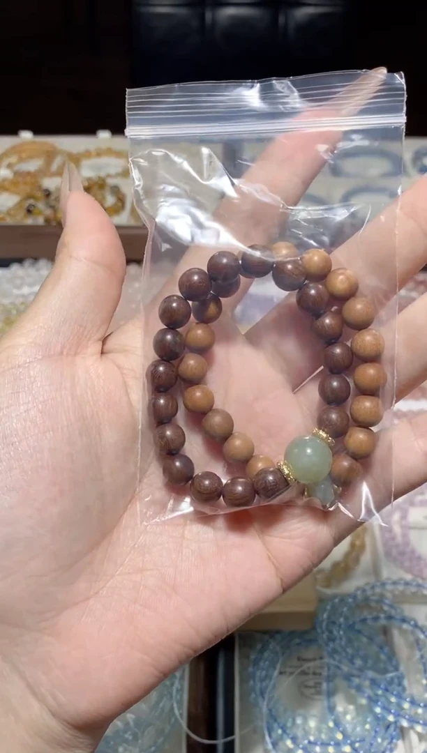 水晶手串未镶嵌H****y老山檀