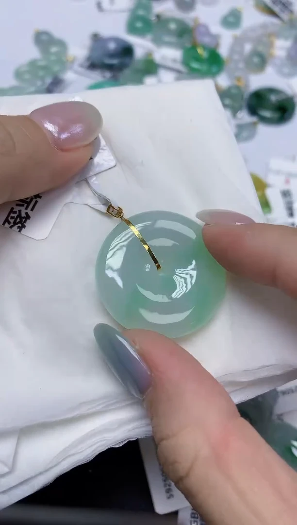 翡翠18K金镶嵌颈饰天然缅甸翡翠A货