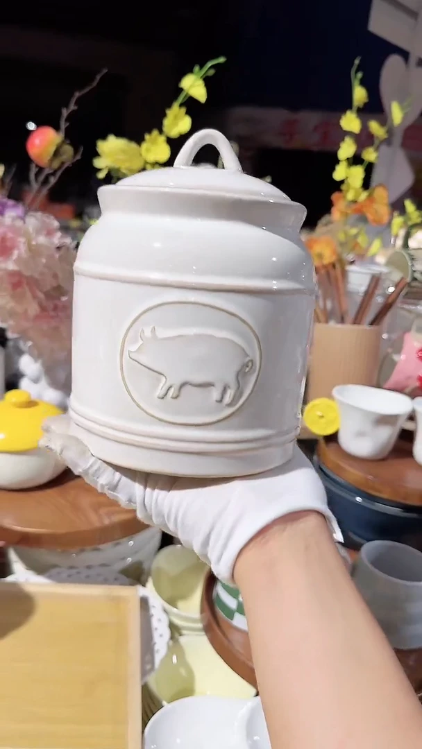 陶瓷大号猪猪带盖罐子微瑕 凑满20元包邮