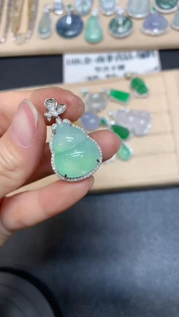 【闪购商品】翡翠颈饰18K金镶嵌葫芦【无服务费