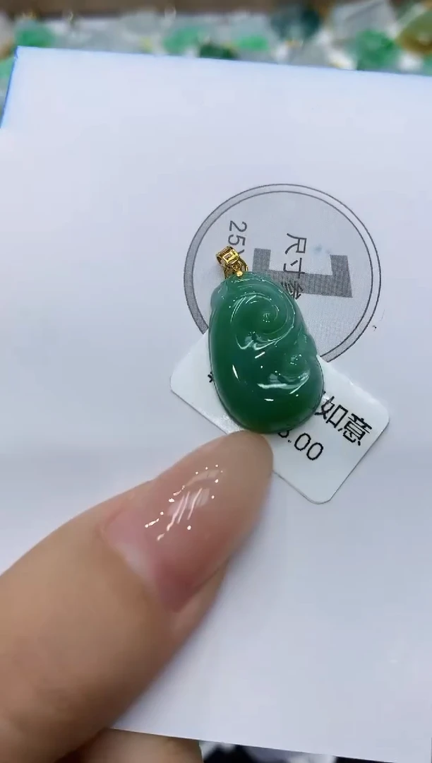颈饰18K金镶嵌翡翠111111111111