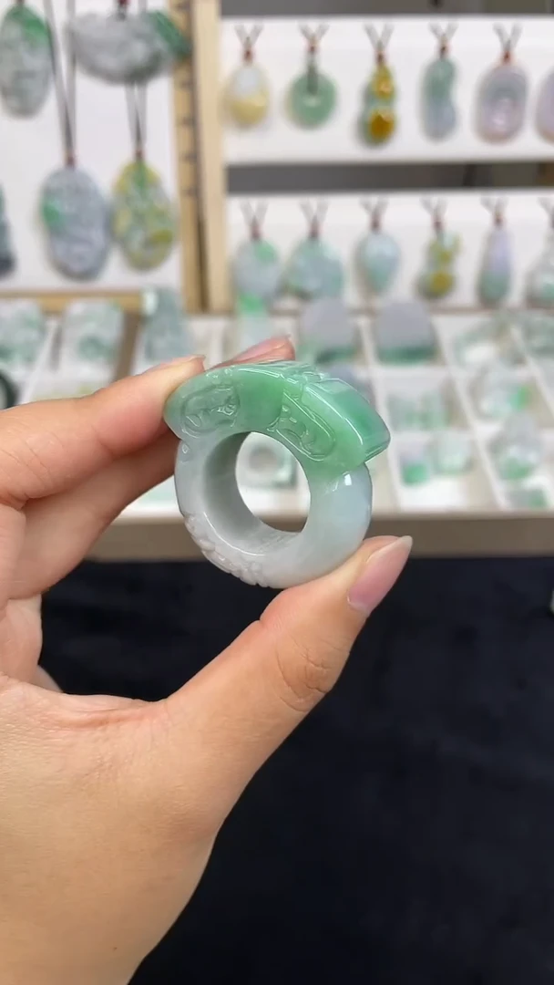 颈饰未镶嵌翡翠1