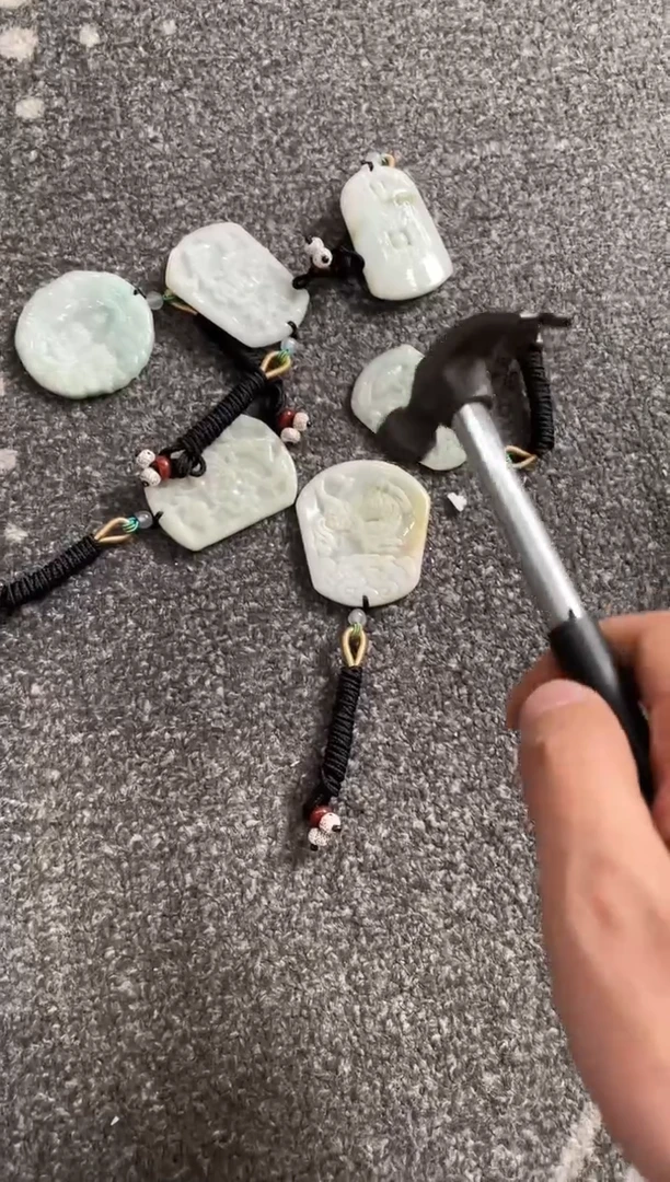 颈饰未镶嵌翡翠J****a25/17/895