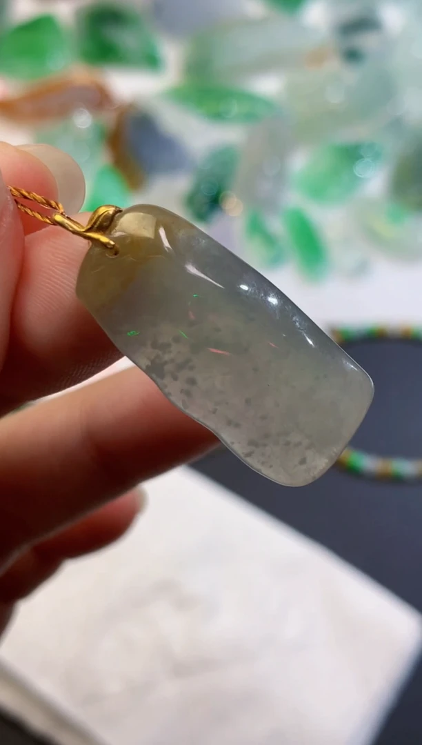 翡翠未镶嵌颈饰