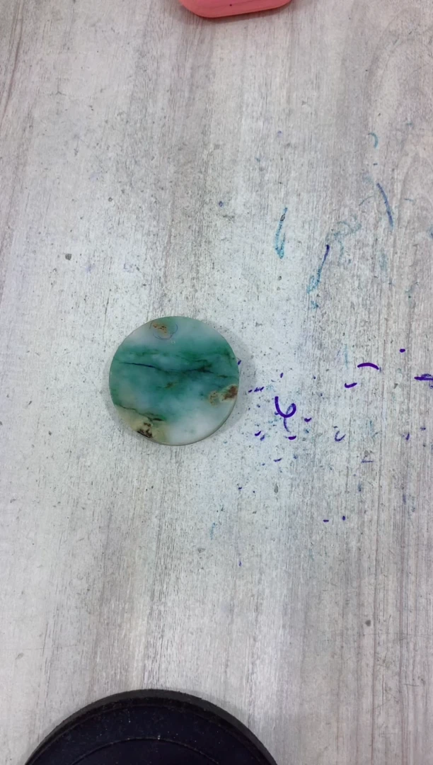 翡翠挂件未镶嵌用****8毛料不包雕刻