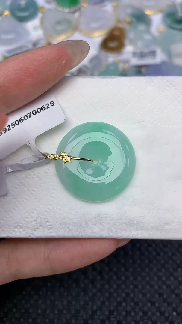 翡翠18K金镶嵌颈饰天然翡翠a货