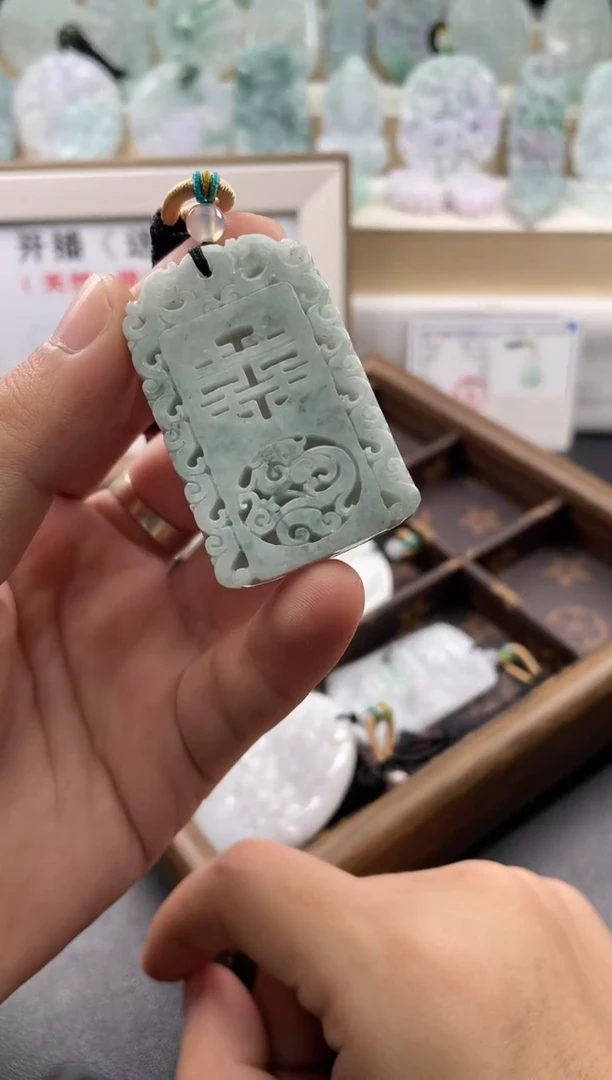 颈饰未镶嵌翡翠流****?....10/8/.4