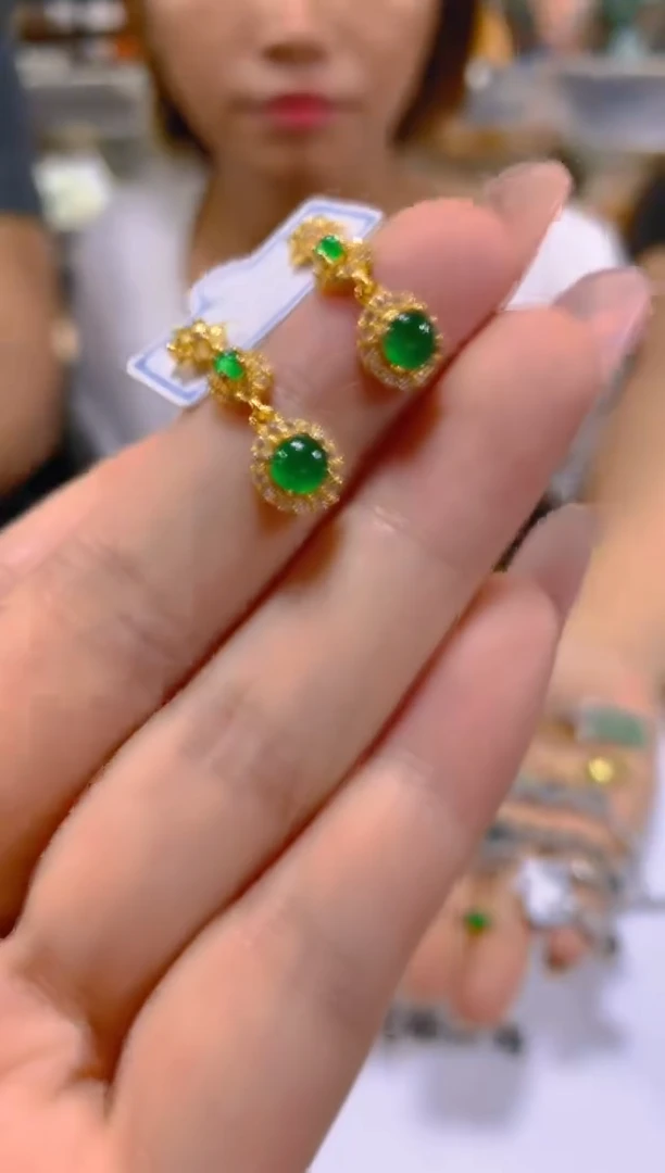 翡翠未镶嵌耳饰多样性发一