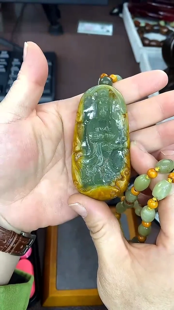 颈饰未镶嵌透闪石质玉吊坠
