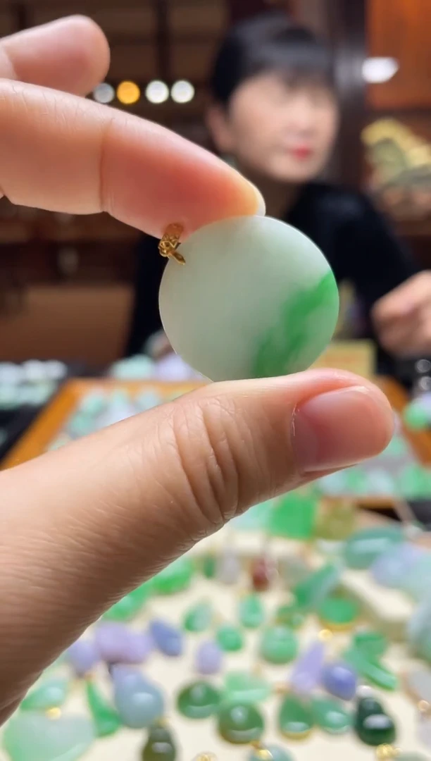 【闪购商品】翡翠颈饰18K金镶嵌无事牌