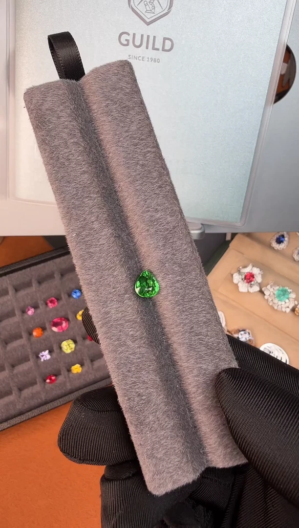 未镶嵌卡扎尼绿沙弗莱定制石榴石1.88ct