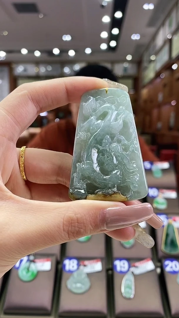 颈饰未镶嵌翡翠龙牌