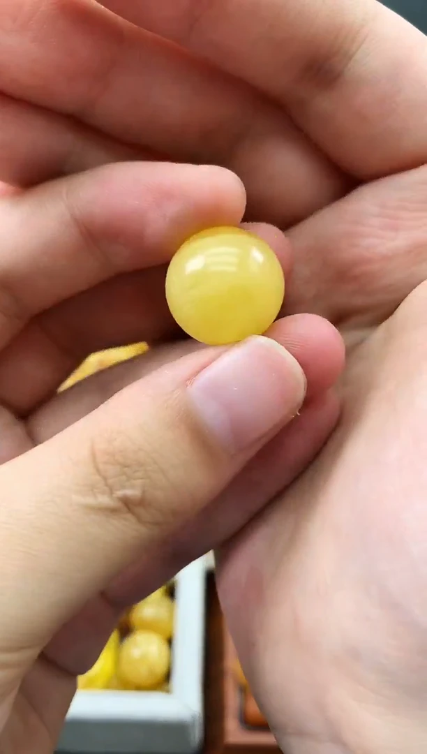 未镶嵌琥珀珠宝奇石112