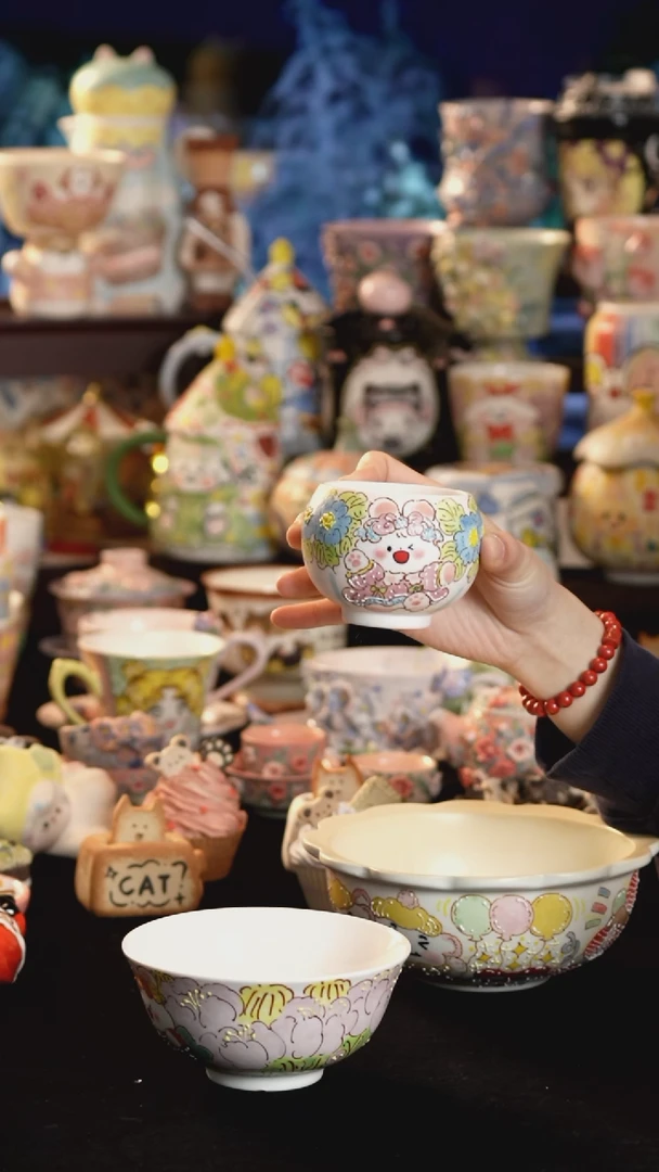 摆件陶小****飞景德镇釉下彩手绘设计师款陶瓷