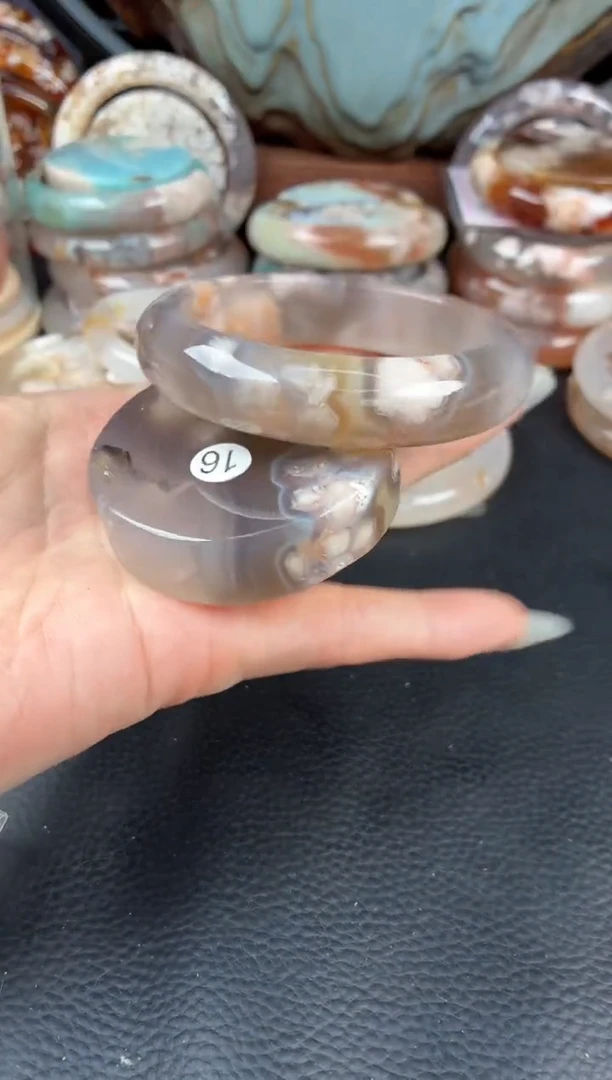 石英质玉手镯（圆镯）未镶嵌56